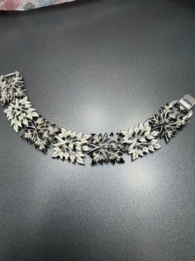 Vintage Jewel Craft Enamel  Floral Leaf Bracelet -